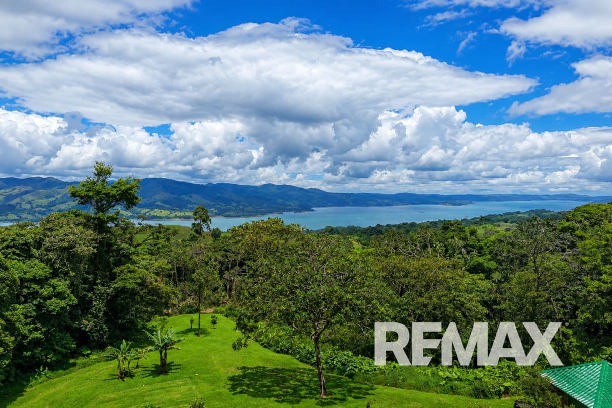 Three-Bedroom Lake View Home Lake Arenal Guanacaste, photo 2