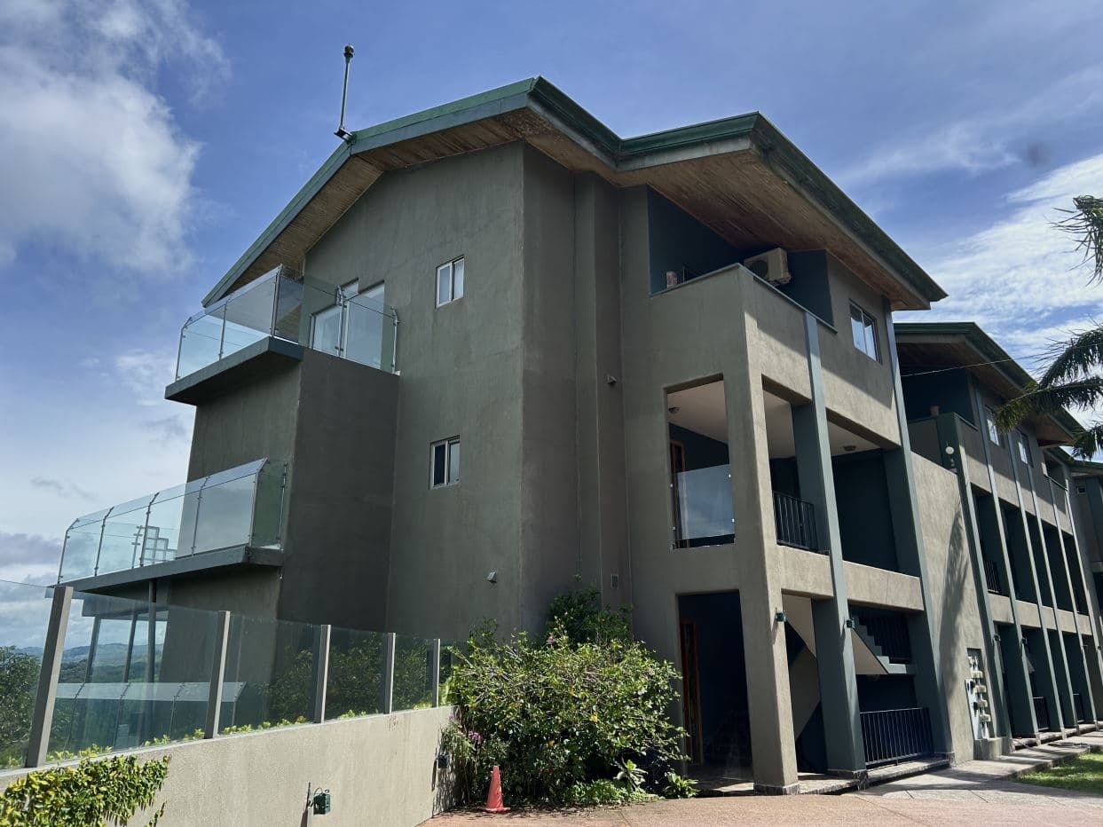 Luxury Hilltop Condo with Panoramic Lake Arenal & Volcano Views — Modern Retirement Living with Strong Vacation Rental Potential, photo 3