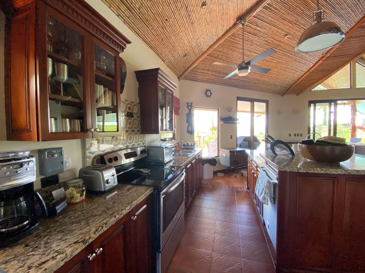 LUXURY MOUNTAIN VILLA AT LAKE ARENAL FOR SALE WITH SPECTACULAR VIEW OF Lake Arenal, photo 9