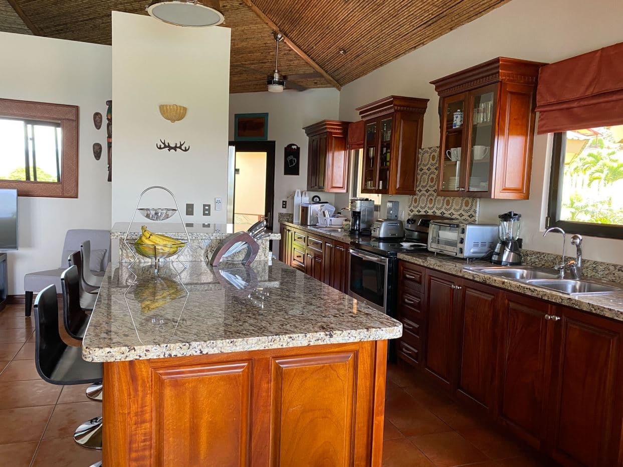 LUXURY MOUNTAIN VILLA AT LAKE ARENAL FOR SALE WITH SPECTACULAR VIEW OF Lake Arenal, photo 10