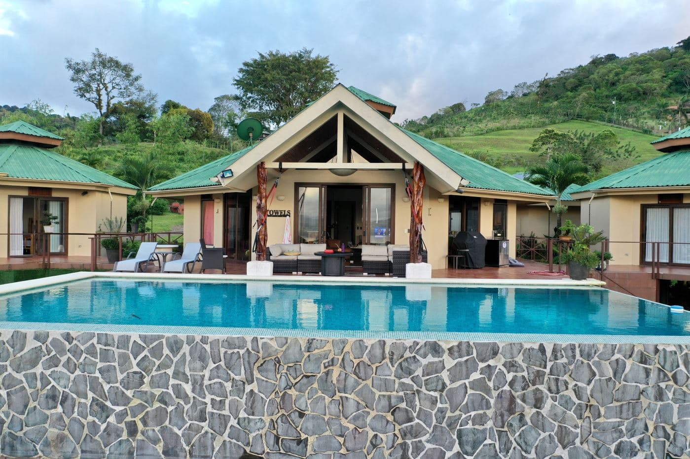 LUXURY MOUNTAIN VILLA AT LAKE ARENAL FOR SALE WITH SPECTACULAR VIEW OF Lake Arenal, photo 4