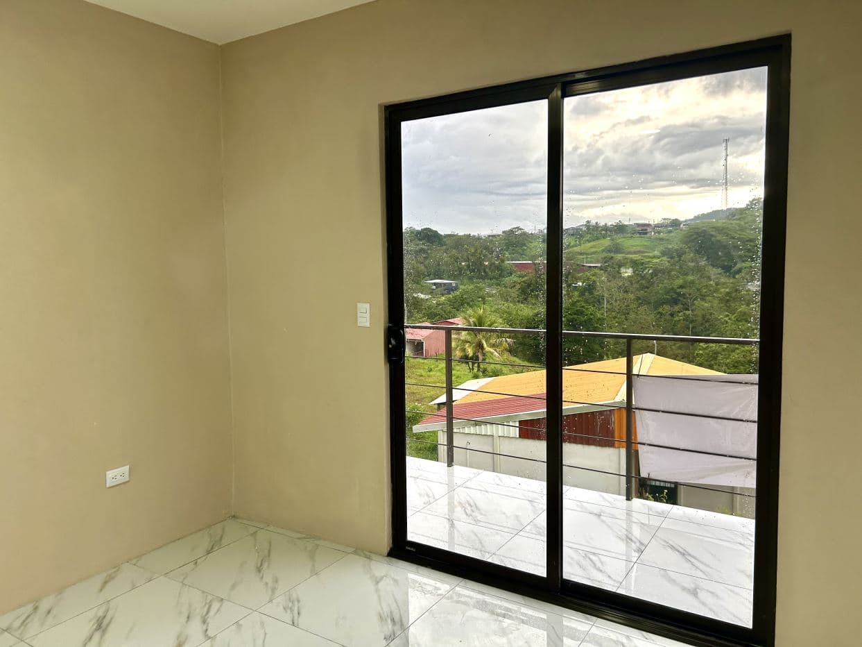Modern New Build Overlooking Lake Arenal - Walkable to Downtown Nuevo Arenal, photo 10