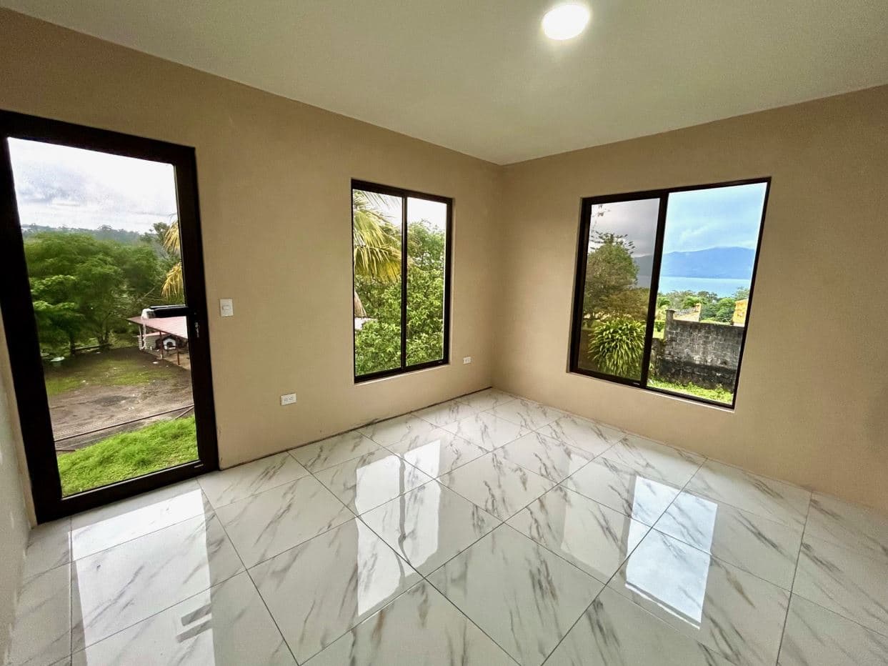 Modern New Build Overlooking Lake Arenal - Walkable to Downtown Nuevo Arenal, photo 13