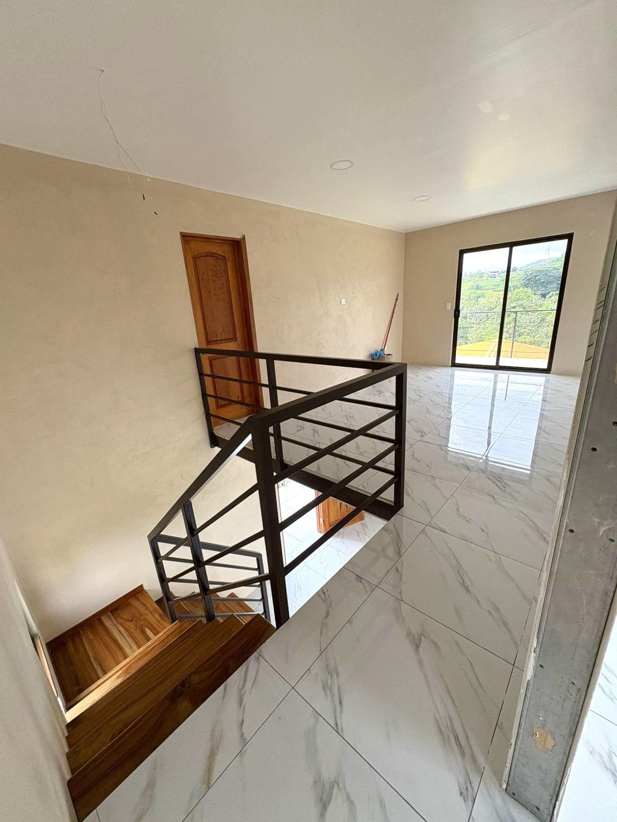 Modern New Build Overlooking Lake Arenal - Walkable to Downtown Nuevo Arenal, photo 7