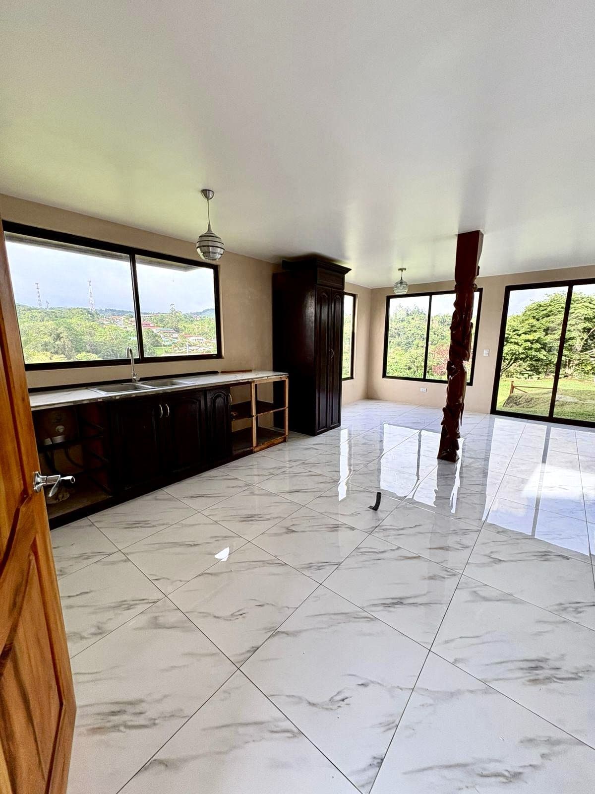 Modern New Build Overlooking Lake Arenal - Walkable to Downtown Nuevo Arenal, photo 6