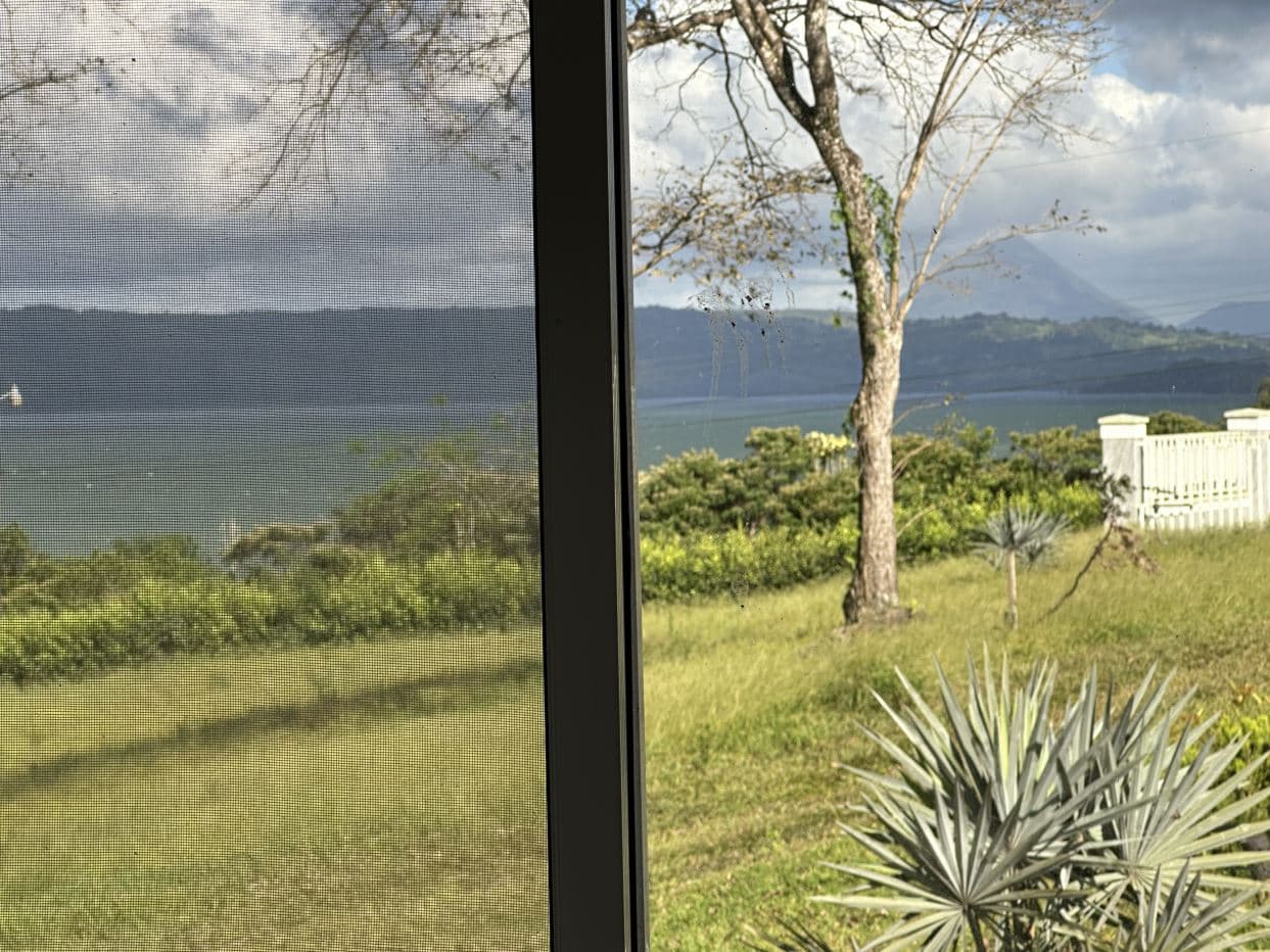 Luxury lakefront home, photo 14