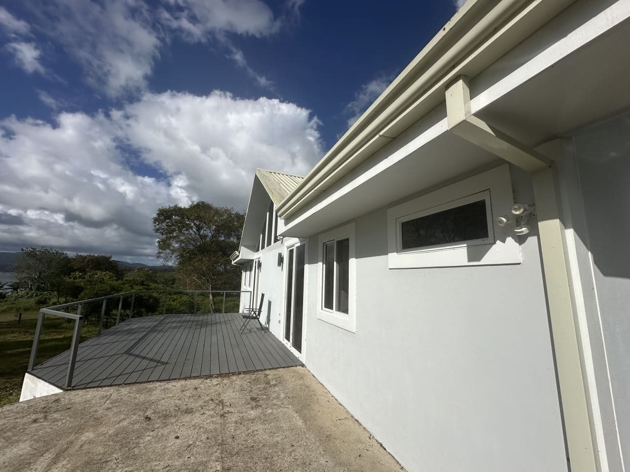 Luxury lakefront home, photo 9