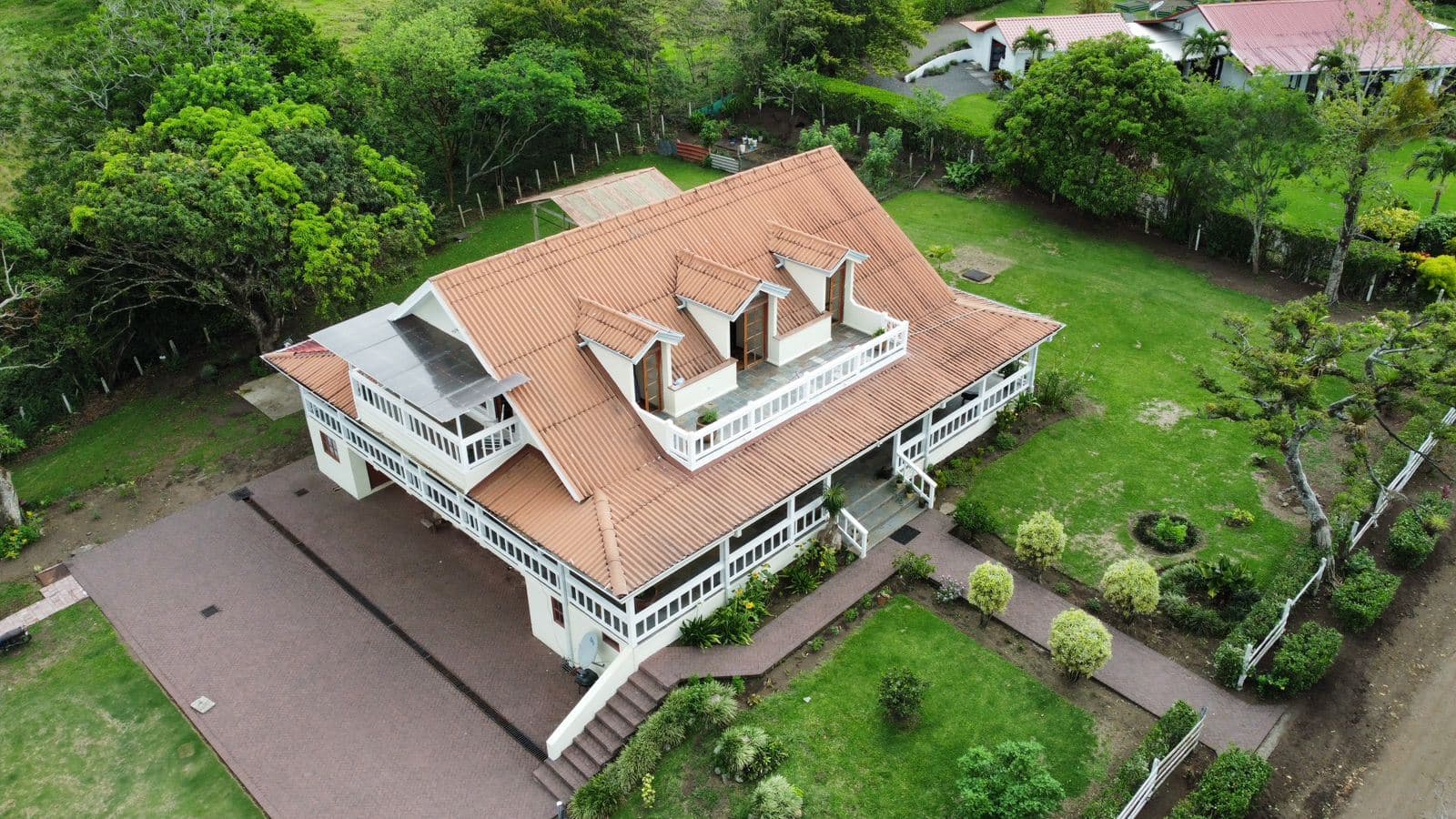 Luxurious “Tronadora”Lake Arenal Mansion for Sale with Picturesque Country Views and Lake Views, photo 18
