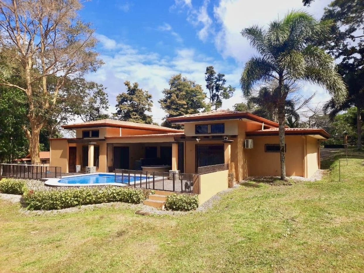 Lake-Access Luxury Villa with Pool, Jacuzzi & Guest House