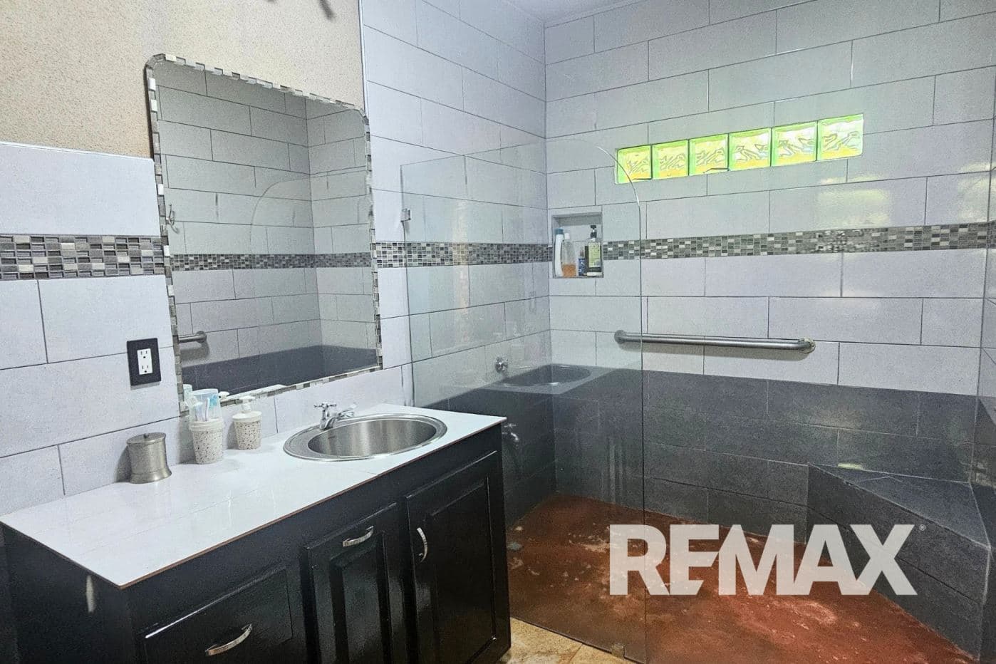 Spacious 3-Bed, 2-Bath Bungalow on a Large, Fenced Property Near La Fortuna – Garage with Guest House Potential!, photo 12
