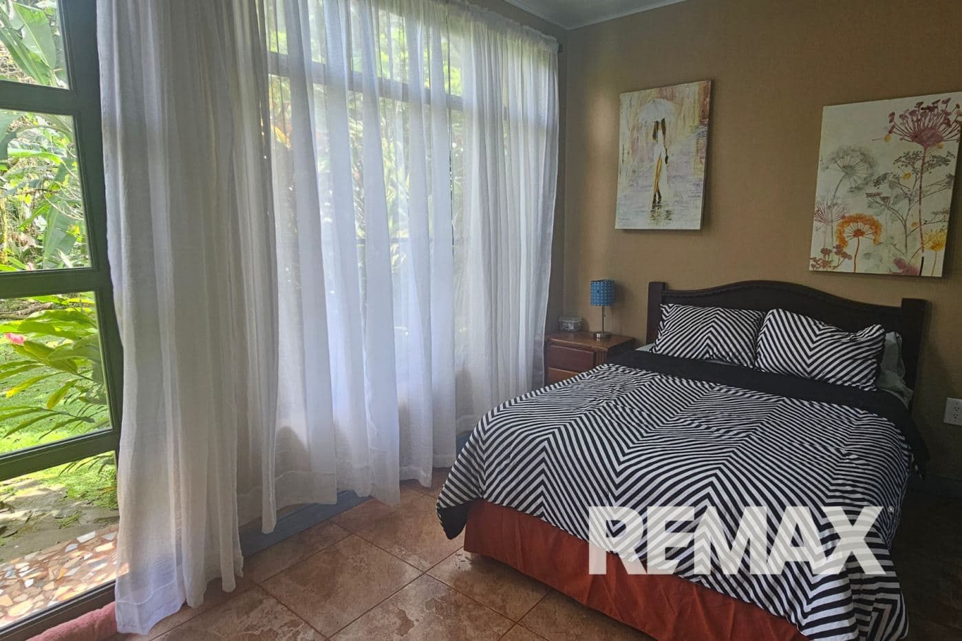 Spacious 3-Bed, 2-Bath Bungalow on a Large, Fenced Property Near La Fortuna – Garage with Guest House Potential!, photo 6