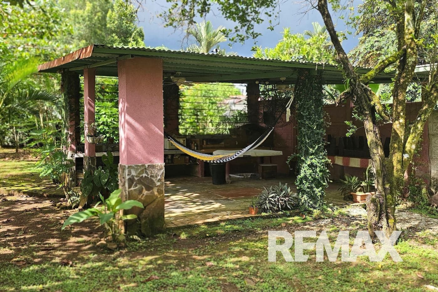Spacious 3-Bed, 2-Bath Bungalow on a Large, Fenced Property Near La Fortuna – Garage with Guest House Potential!, photo 18