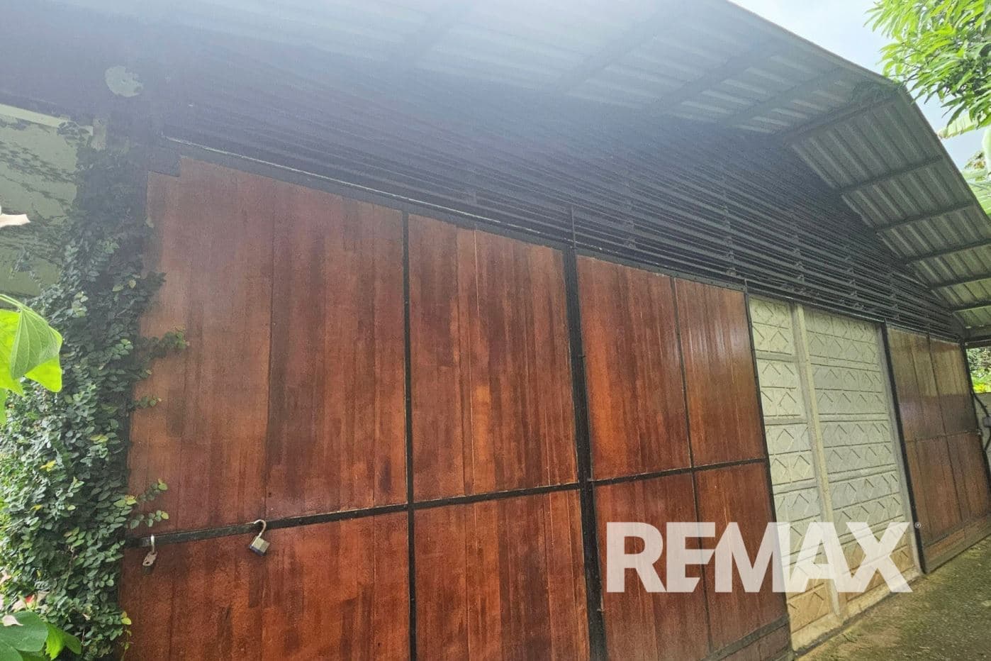 Spacious 3-Bed, 2-Bath Bungalow on a Large, Fenced Property Near La Fortuna – Garage with Guest House Potential!, photo 16