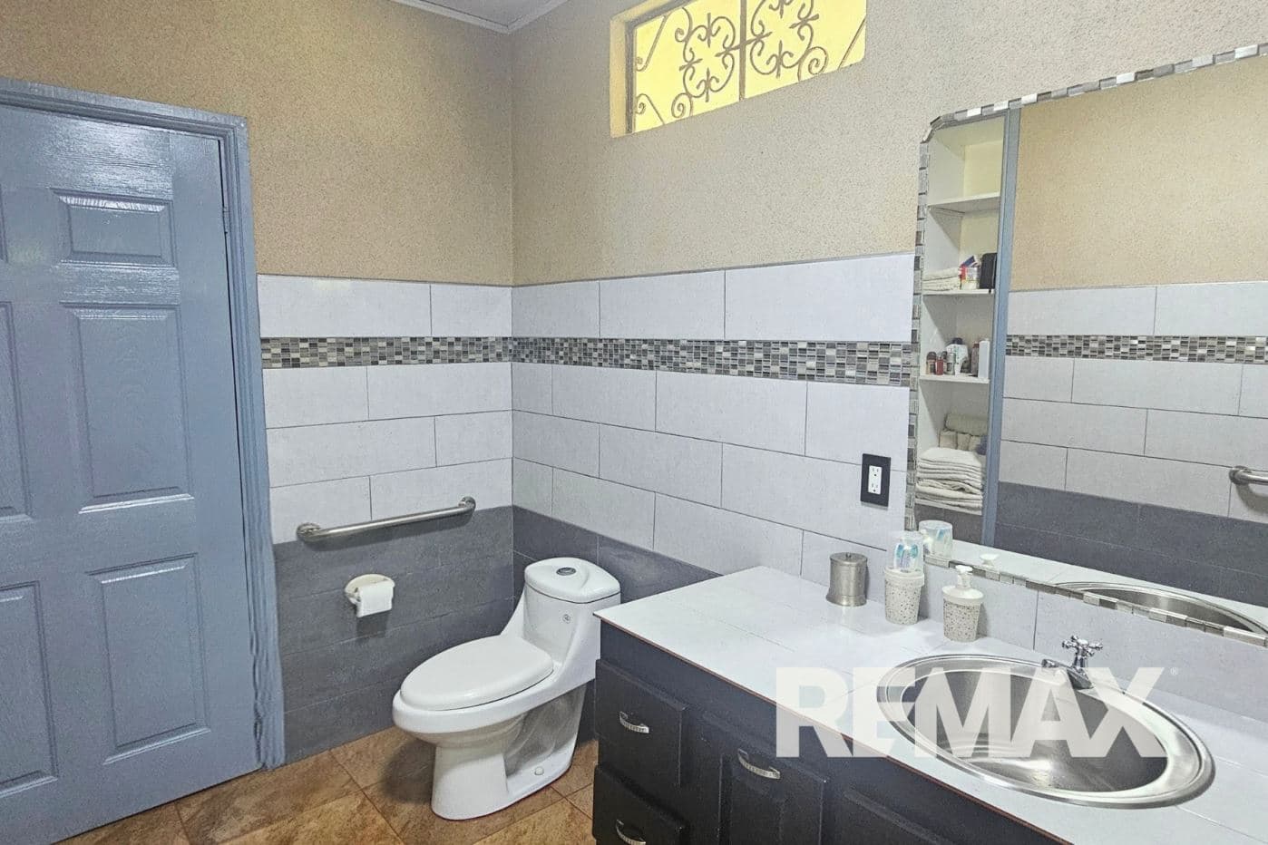 Spacious 3-Bed, 2-Bath Bungalow on a Large, Fenced Property Near La Fortuna – Garage with Guest House Potential!, photo 11