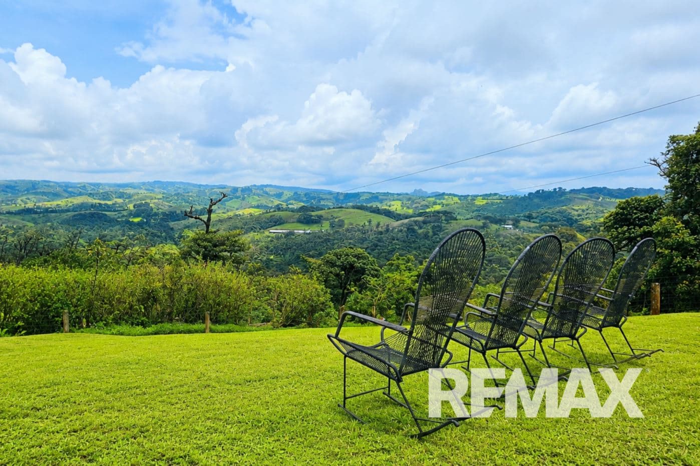 Off-Grid Mountain Home with Multiple Volcano Views on 5,775 m² – La Balsa, San Ramón, photo 2