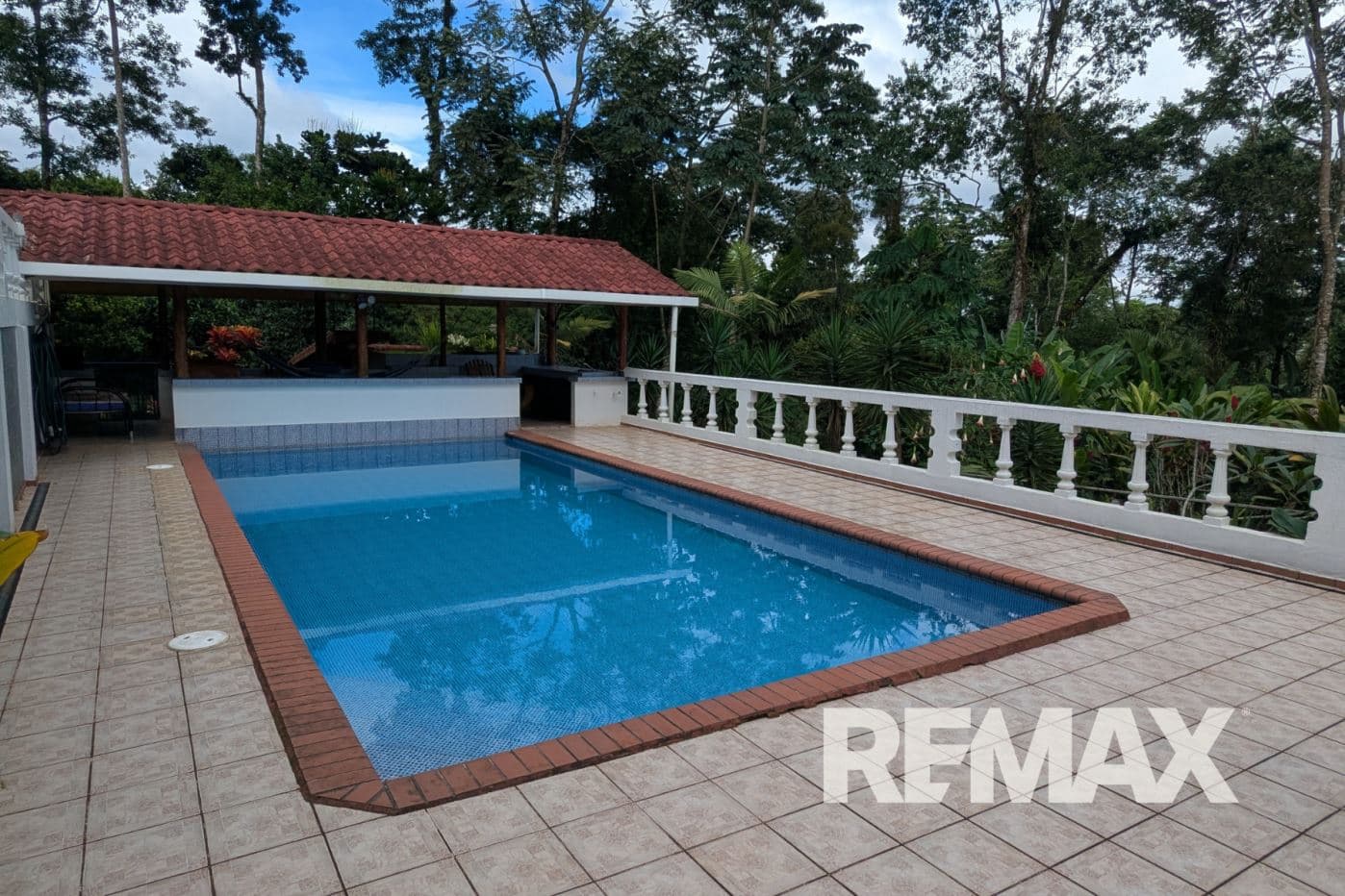 17-Acre Estate with Pool, Guest House & Income Potential Near La Fortuna, photo 4