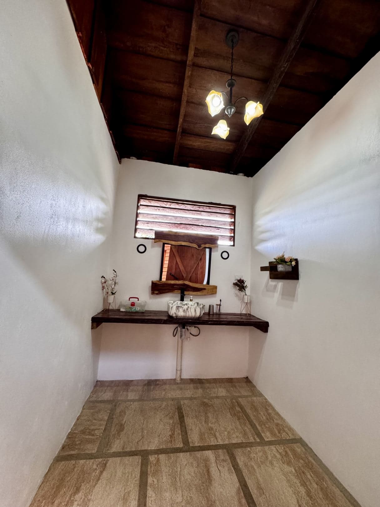 Rustic-Modern Paradise with Pool and Stunning Views, photo 15