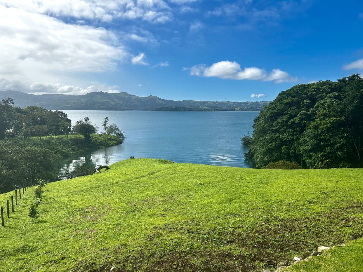Turnkey Lakefront Home with Private Access, Expansion Potential, and Strong Rental Appeal in Nuevo Arenal, photo 2