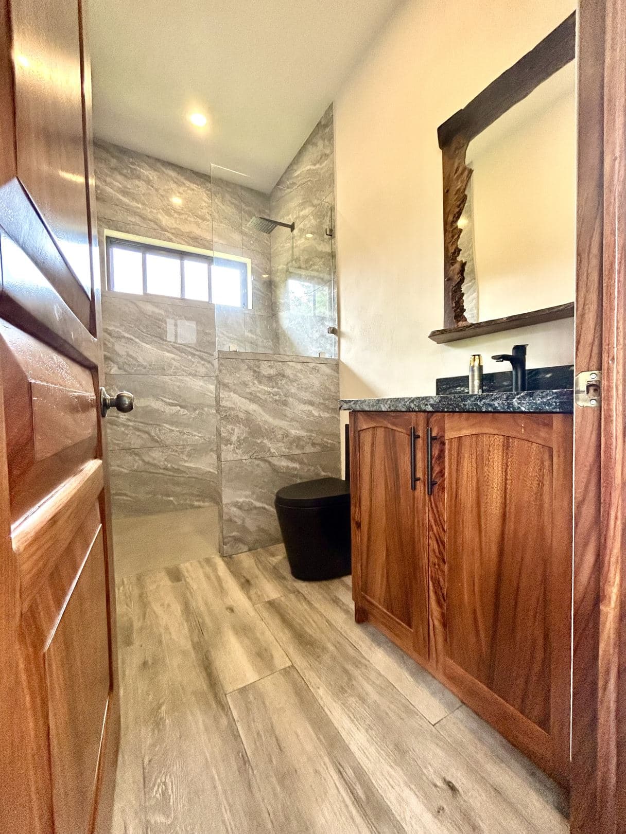 Turnkey Lakefront Home with Private Access, Expansion Potential, and Strong Rental Appeal in Nuevo Arenal, photo 13