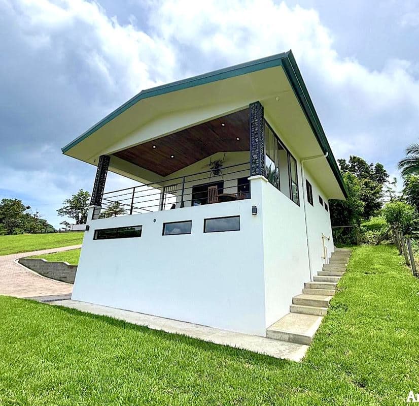 Turnkey Lakefront Home with Private Access, Expansion Potential, and Strong Rental Appeal in Nuevo Arenal, photo 3