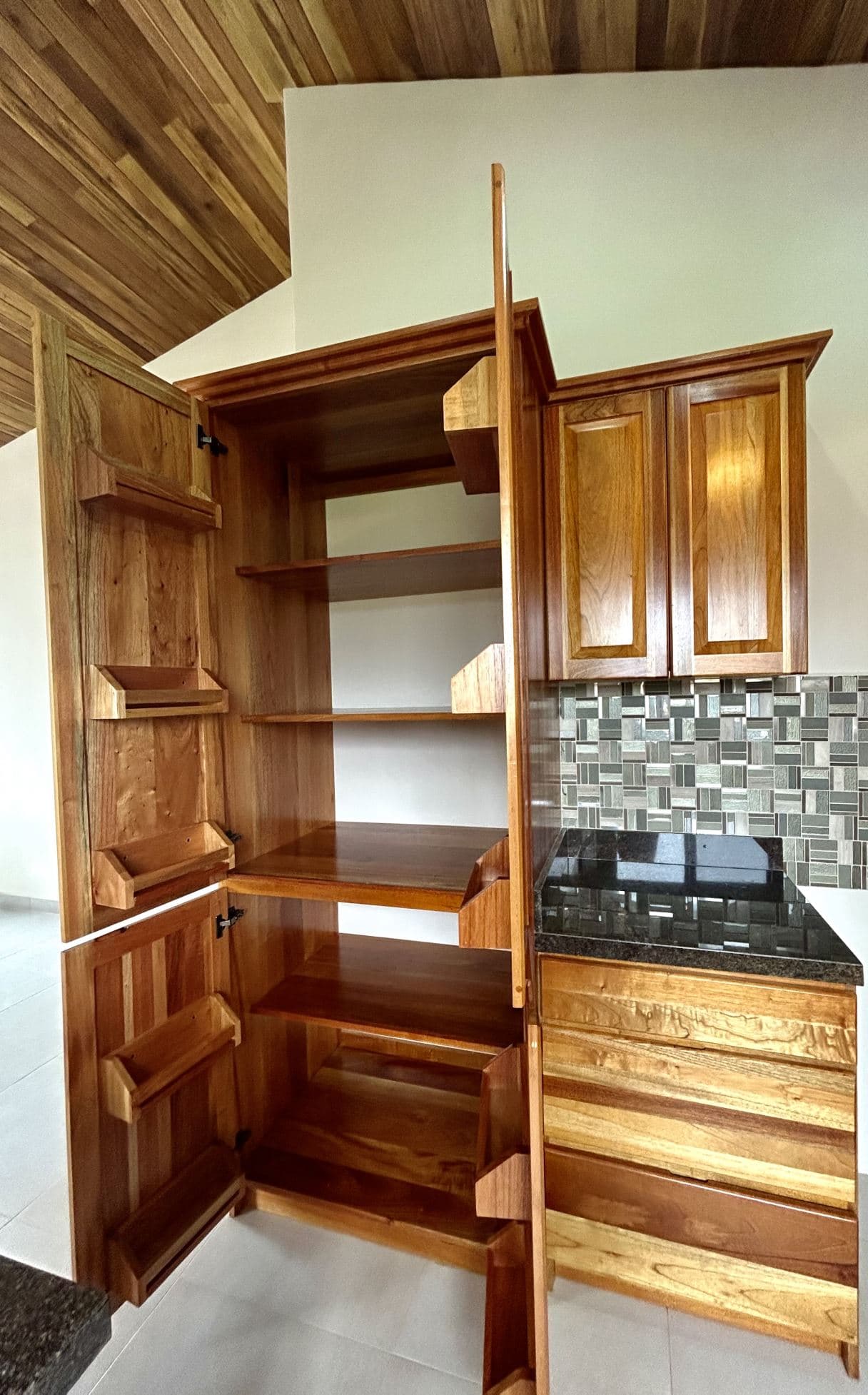 Modern Comfort Meets Small Town Charm- 2 Bedroom Renovated Home in Lake Arenal - SELLER FINANCING!, photo 8