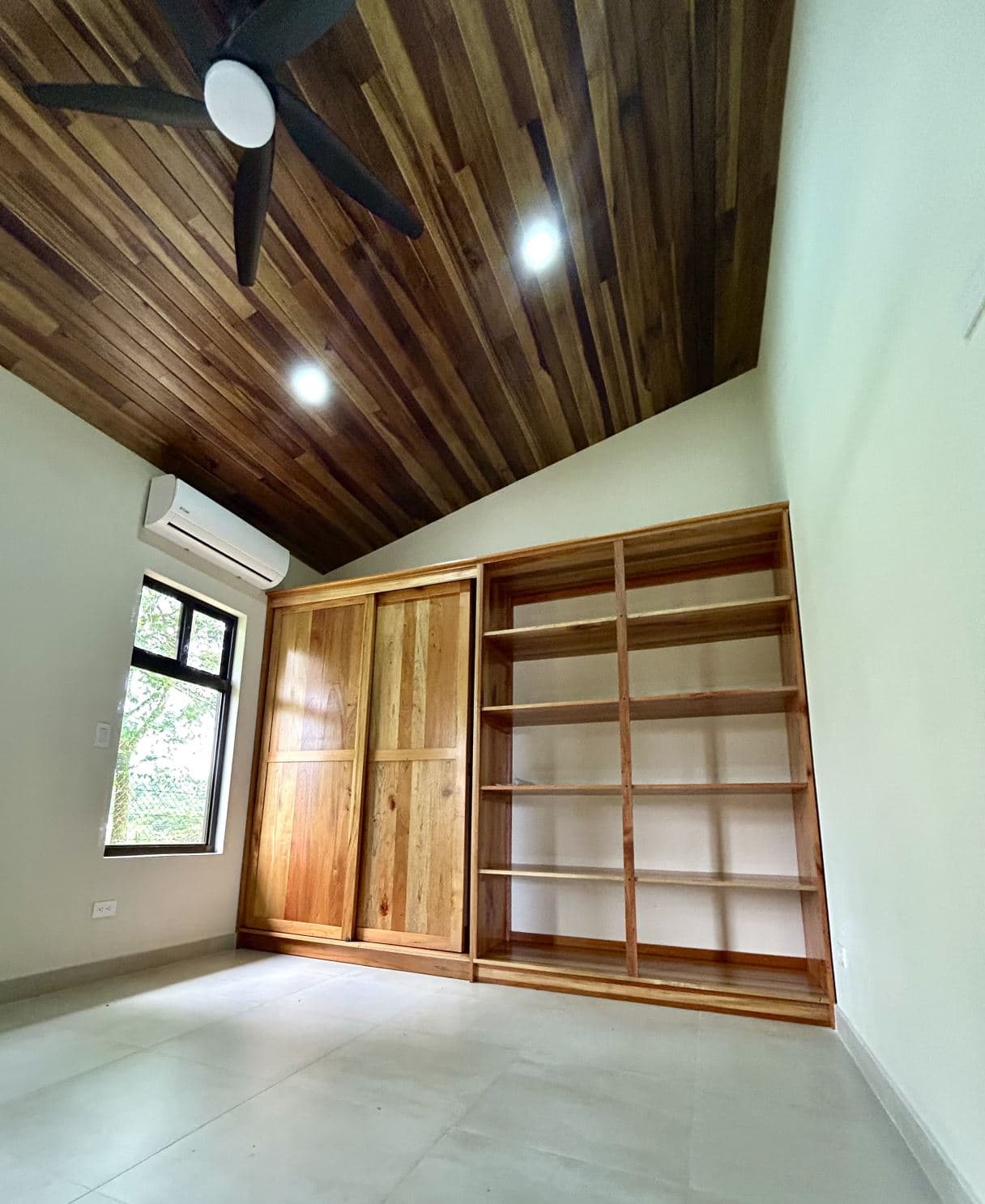 Modern Comfort Meets Small Town Charm- 2 Bedroom Renovated Home in Lake Arenal - SELLER FINANCING!, photo 9
