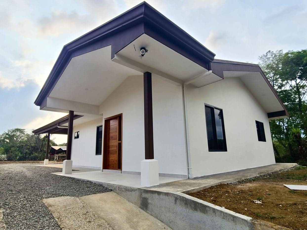 Modern Comfort Meets Small Town Charm- 2 Bedroom Renovated Home in Lake Arenal - SELLER FINANCING!