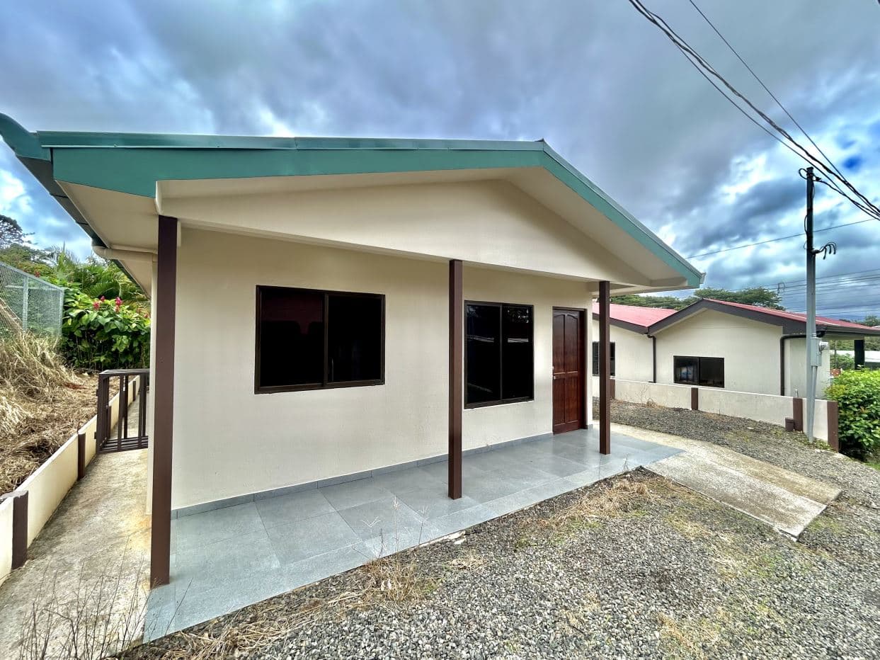Renovated & Modern 2 Bedroom Home in Nuevo Arenal - Great Starter, Rental or Retirement Option with SELLER FINANCING!, photo 2