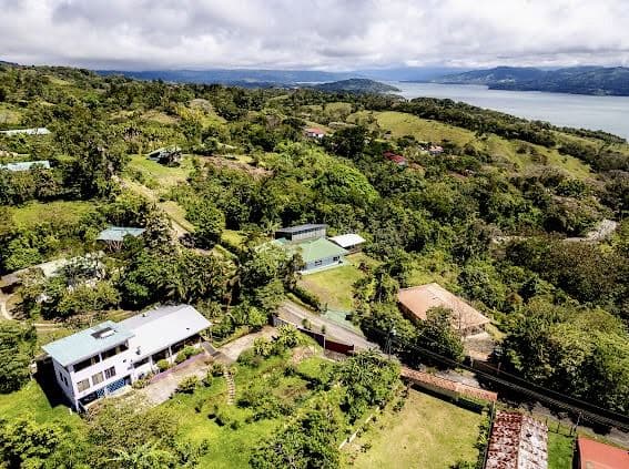 Lake Arenal Retreat - Spacious 4 Bedroom Home, Guesthouse with Income Potential at a Competitive Price, photo 3