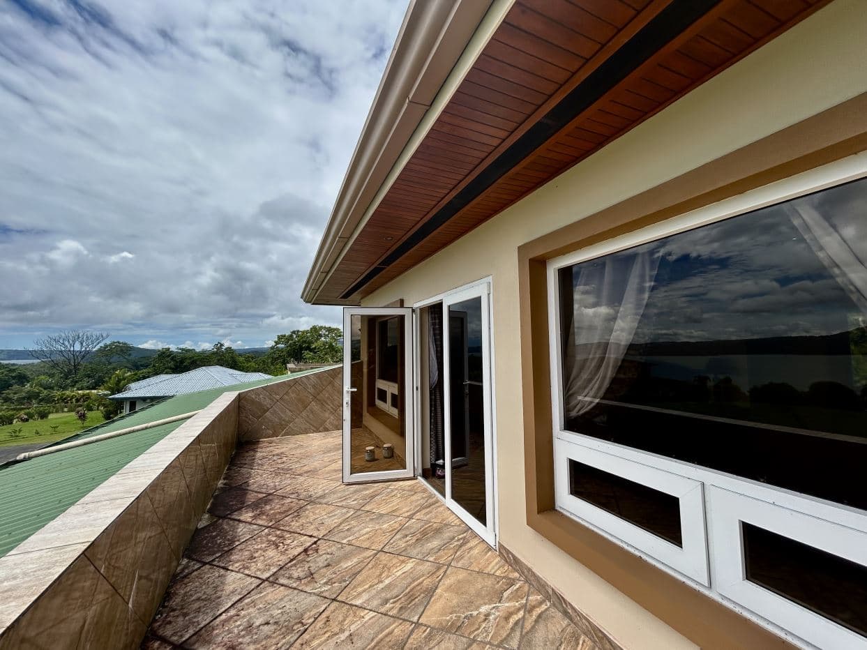 Luxury Lakefront Home with Guest Suite and Panoramic Lake Arenal Views - Lake Paradise Nuevo Arenal, photo 24