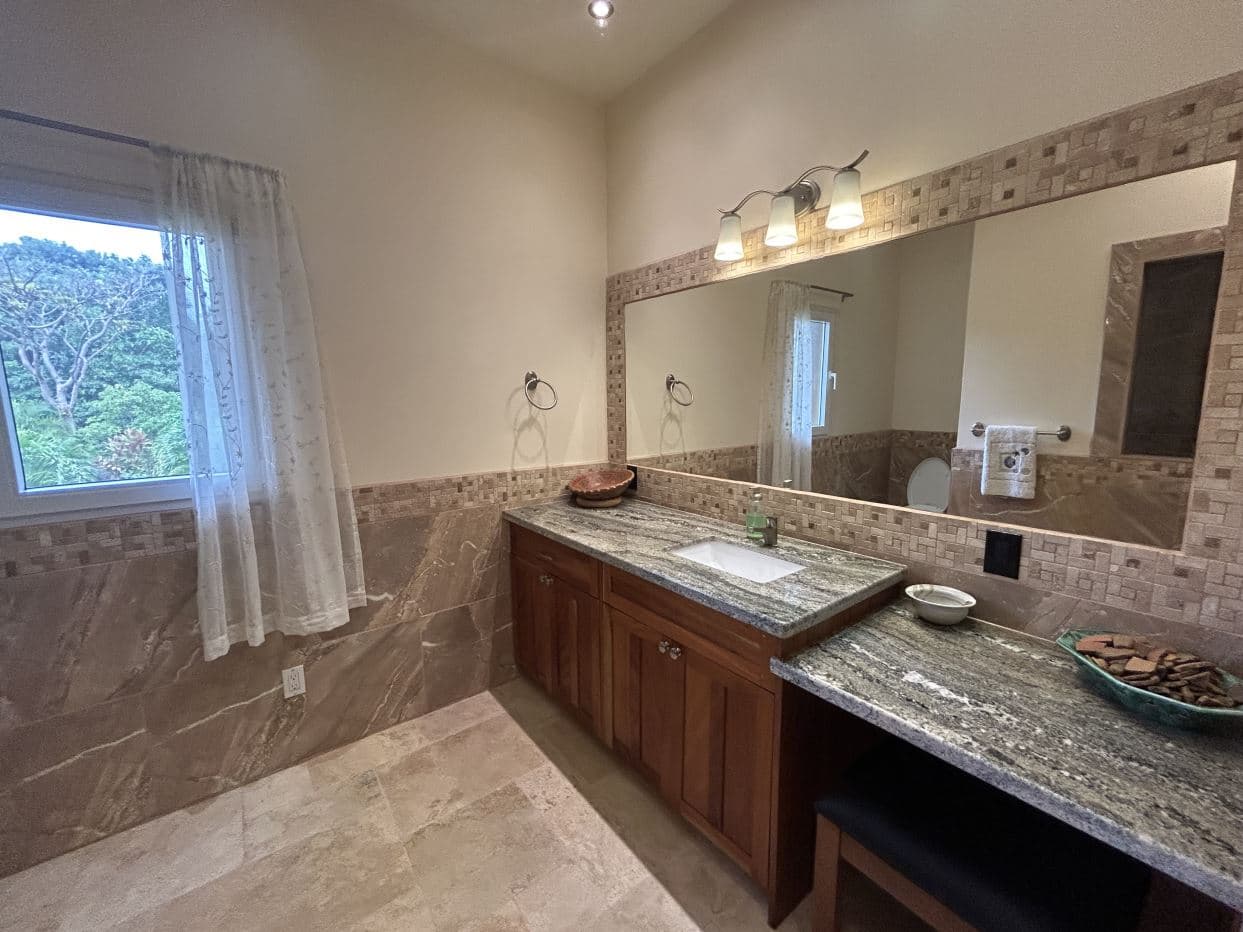 Luxury Lakefront Home with Guest Suite and Panoramic Lake Arenal Views - Lake Paradise Nuevo Arenal, photo 18