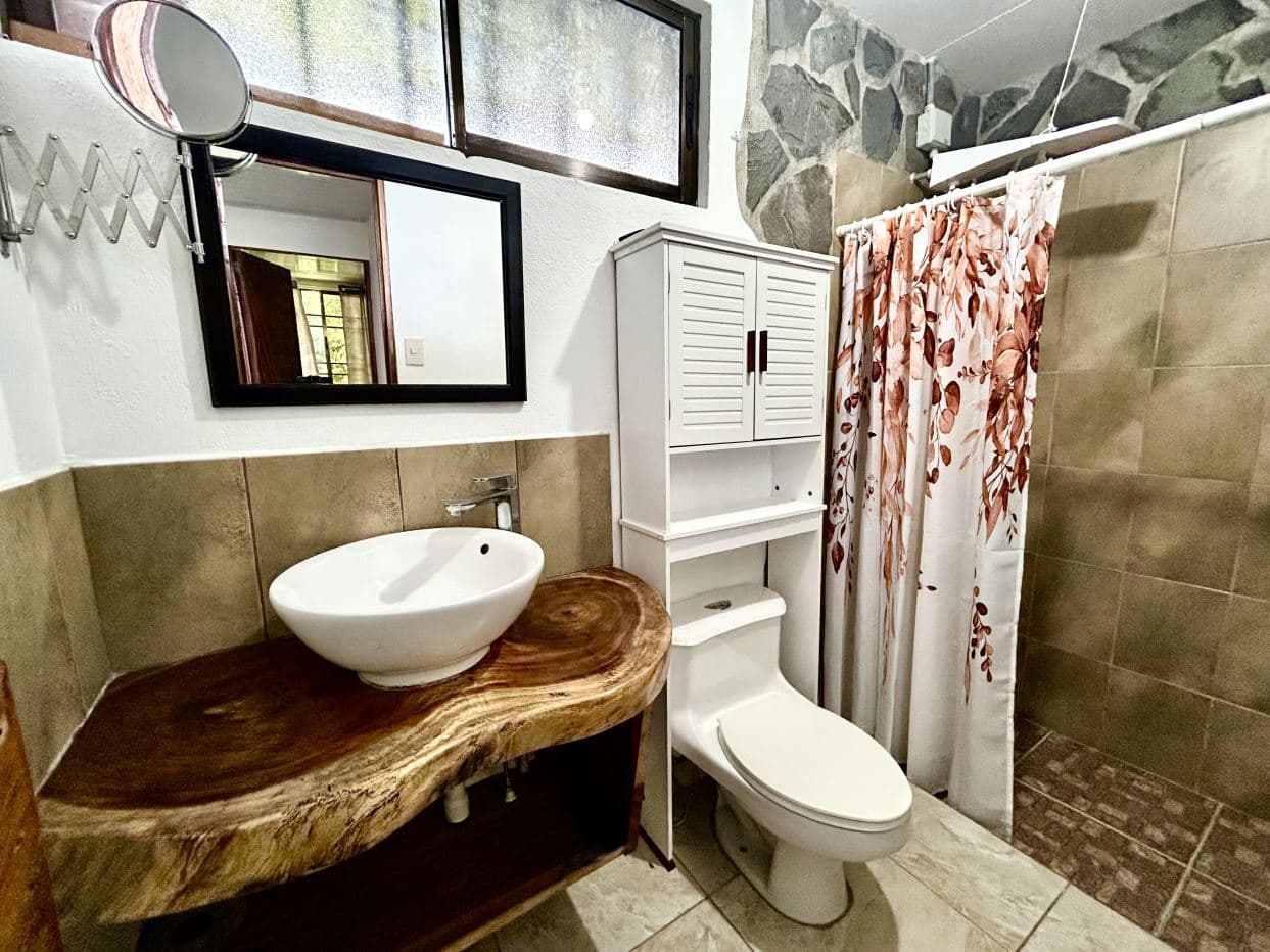 Charming Hillside Cottage on 1.4 Acres with Panoramic Lake Arenal Views and Development Potential, Guanacaste, Costa Rica, photo 13
