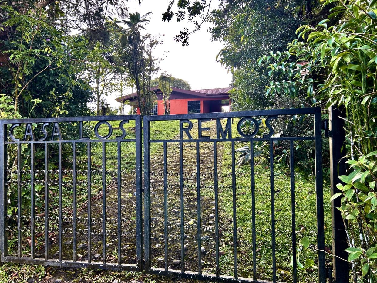 Charming Hillside Cottage on 1.4 Acres with Panoramic Lake Arenal Views and Development Potential, Guanacaste, Costa Rica, photo 3