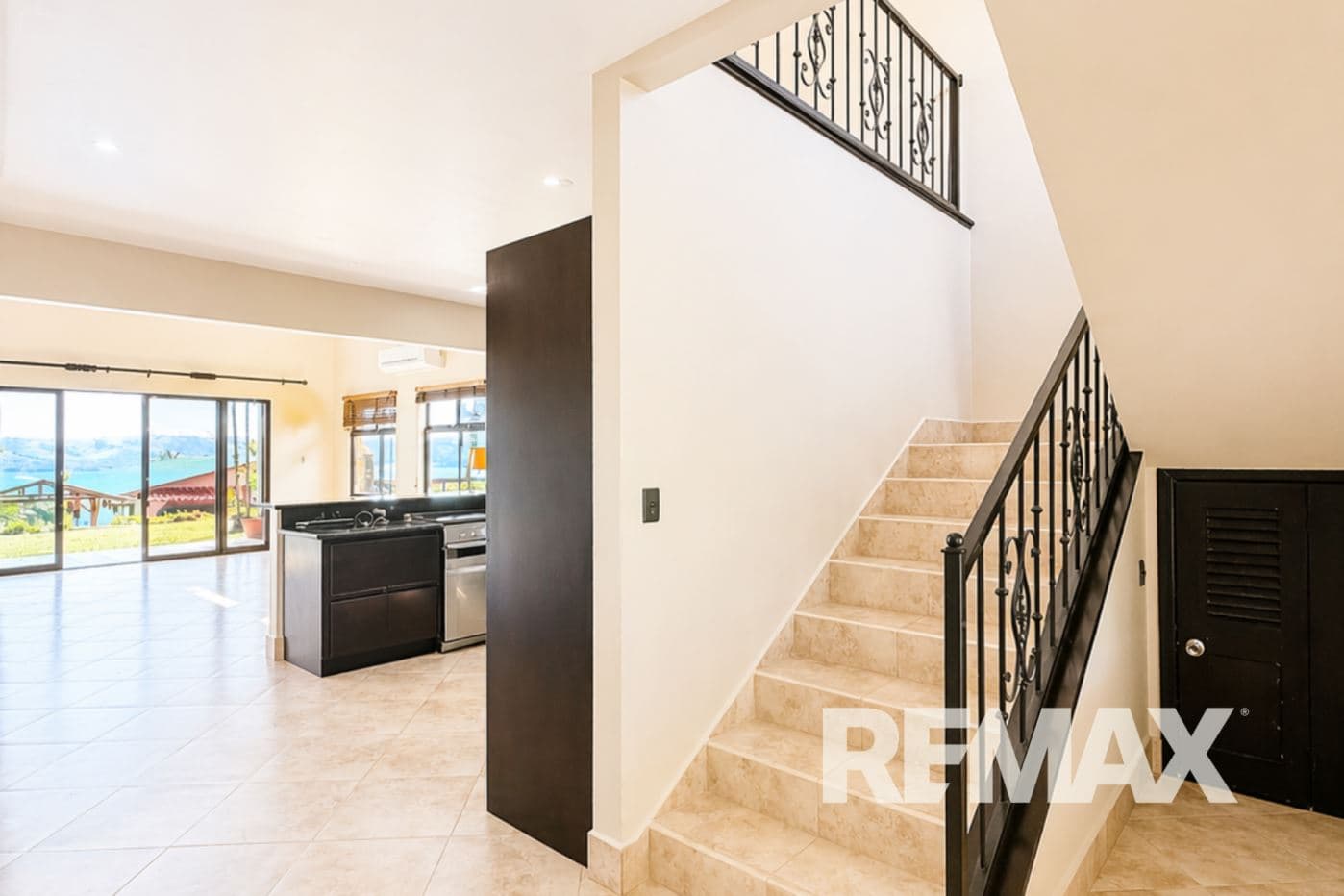 Panoramic Lake Arenal View 3 BR 3BA Home in Exclusive Gated Community with Pool, photo 6