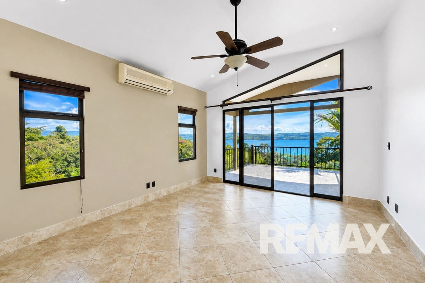 Panoramic Lake Arenal View 3 BR 3BA Home in Exclusive Gated Community with Pool, photo 14