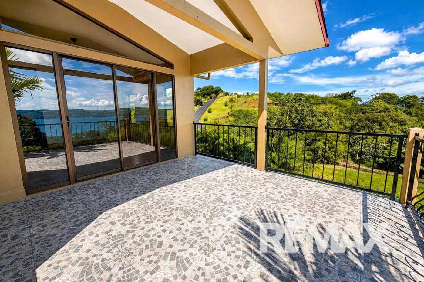 Panoramic Lake Arenal View 3 BR 3BA Home in Exclusive Gated Community with Pool, photo 15