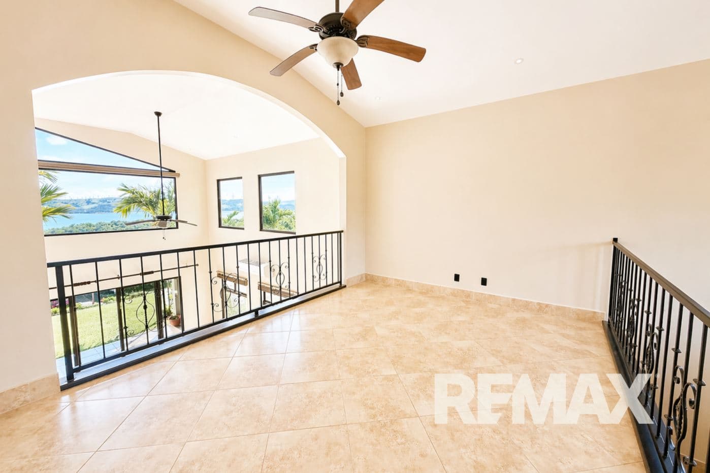 Panoramic Lake Arenal View 3 BR 3BA Home in Exclusive Gated Community with Pool, photo 13