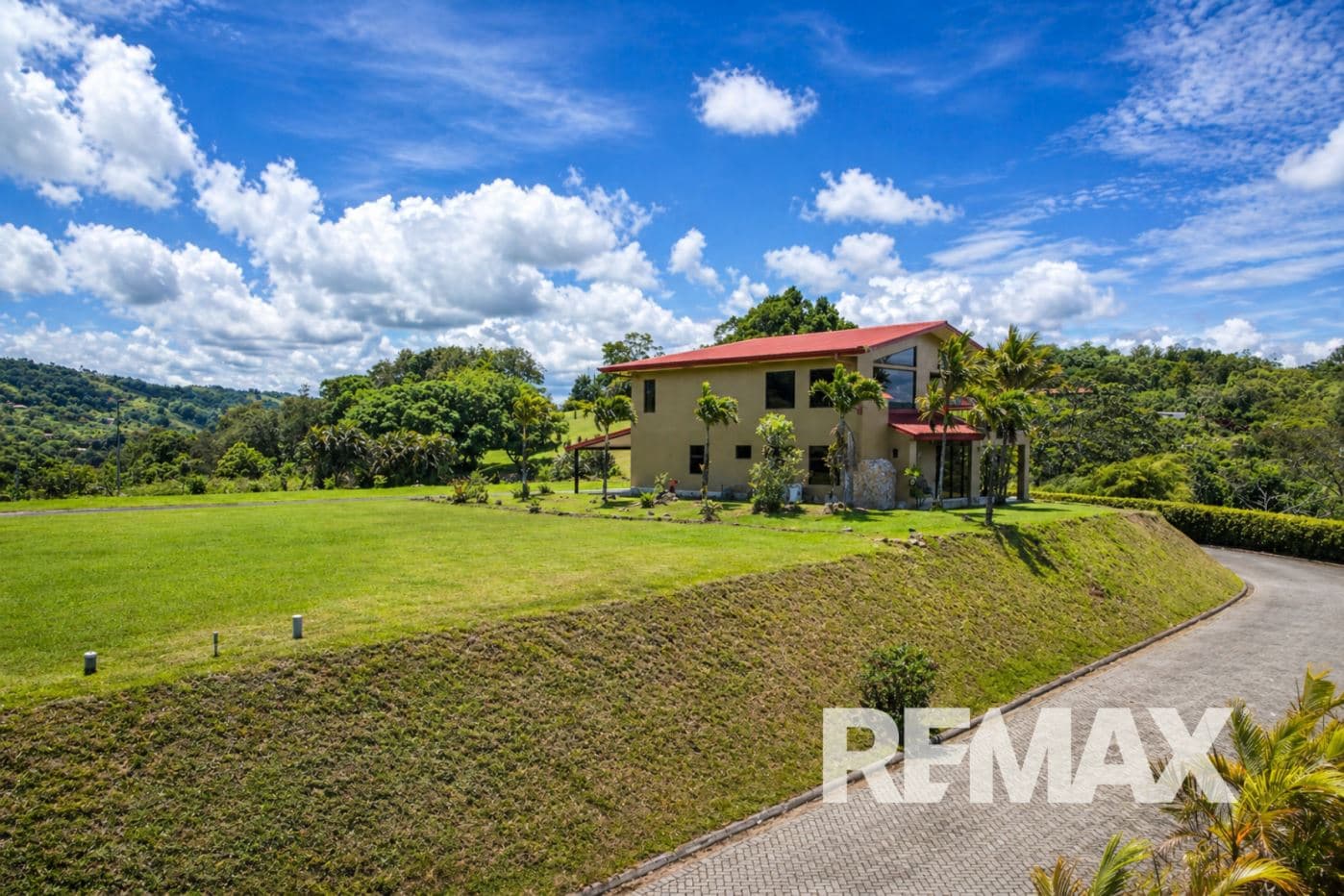 Panoramic Lake Arenal View 3 BR 3BA Home in Exclusive Gated Community with Pool, photo 26