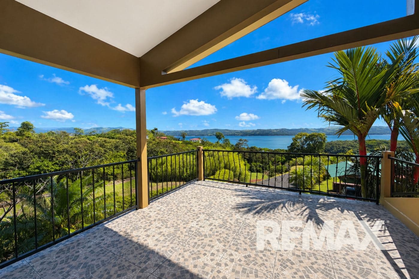 Panoramic Lake Arenal View 3 BR 3BA Home in Exclusive Gated Community with Pool, photo 16