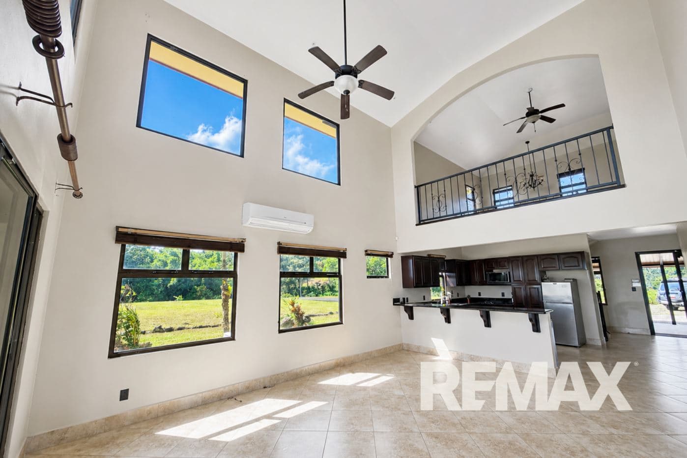 Panoramic Lake Arenal View 3 BR 3BA Home in Exclusive Gated Community with Pool, photo 5