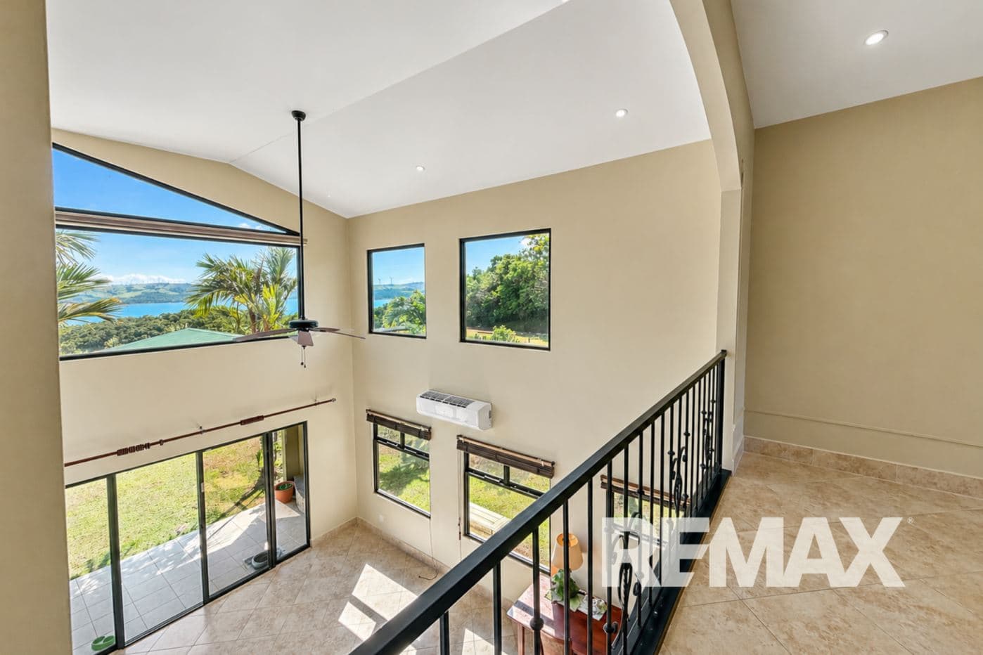 Panoramic Lake Arenal View 3 BR 3BA Home in Exclusive Gated Community with Pool, photo 10