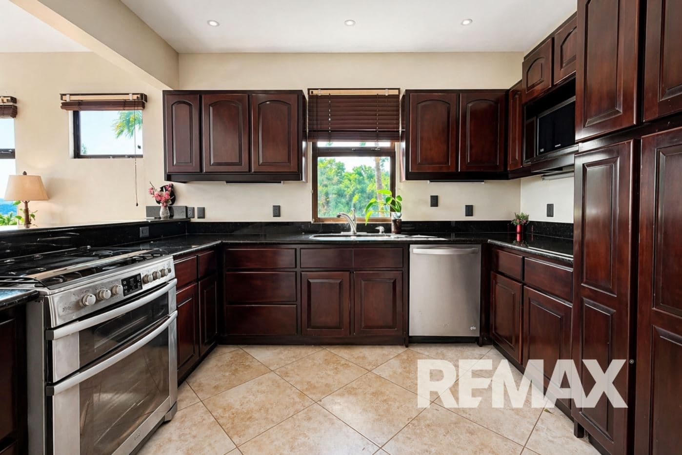 Panoramic Lake Arenal View 3 BR 3BA Home in Exclusive Gated Community with Pool, photo 4