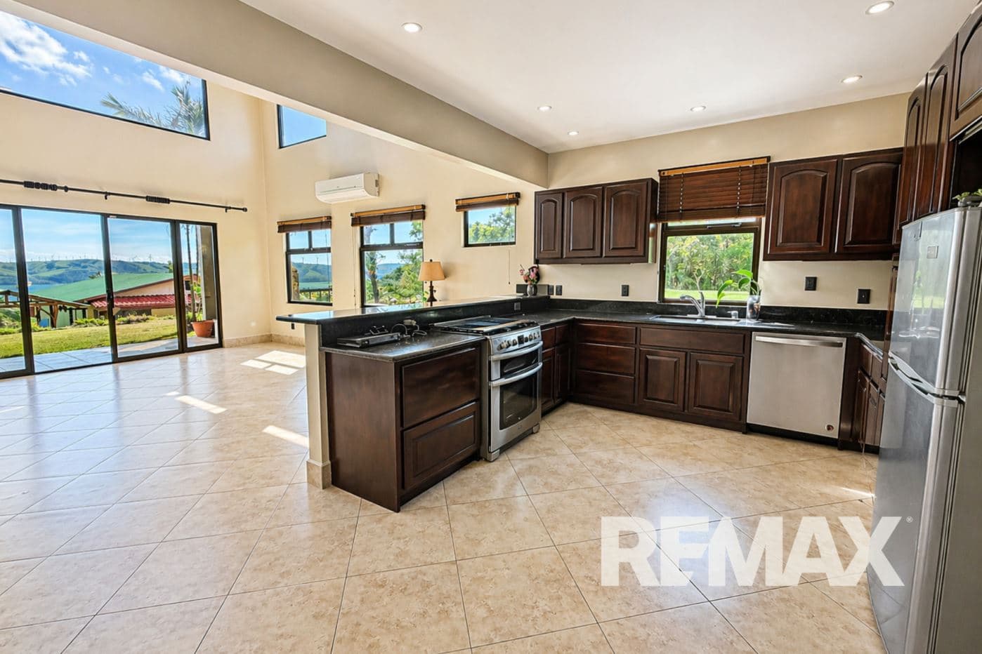 Panoramic Lake Arenal View 3 BR 3BA Home in Exclusive Gated Community with Pool, photo 3