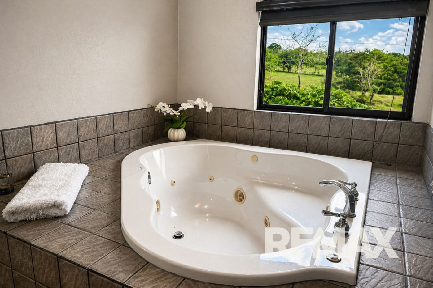 Lake Arenal Guanacaste Luxury Estate | 9 Bedrooms, Guest House, Infinity Pool & Workshop | Villa Alba Nueva, photo 23