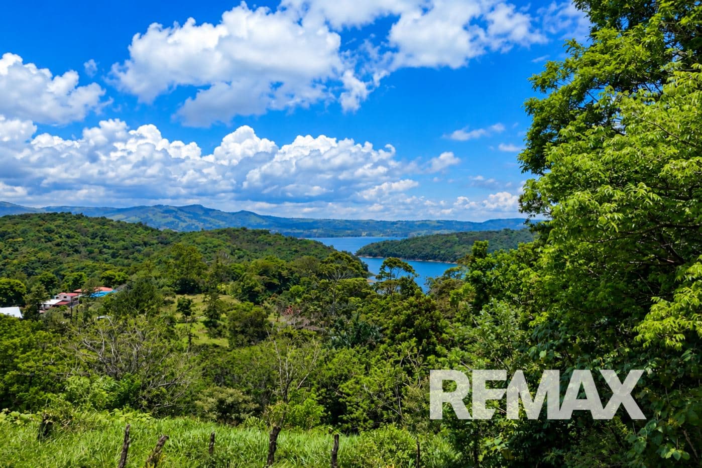 Private 15-Acre Lake Arenal Estate Backing onto Nature Reserve, photo 2