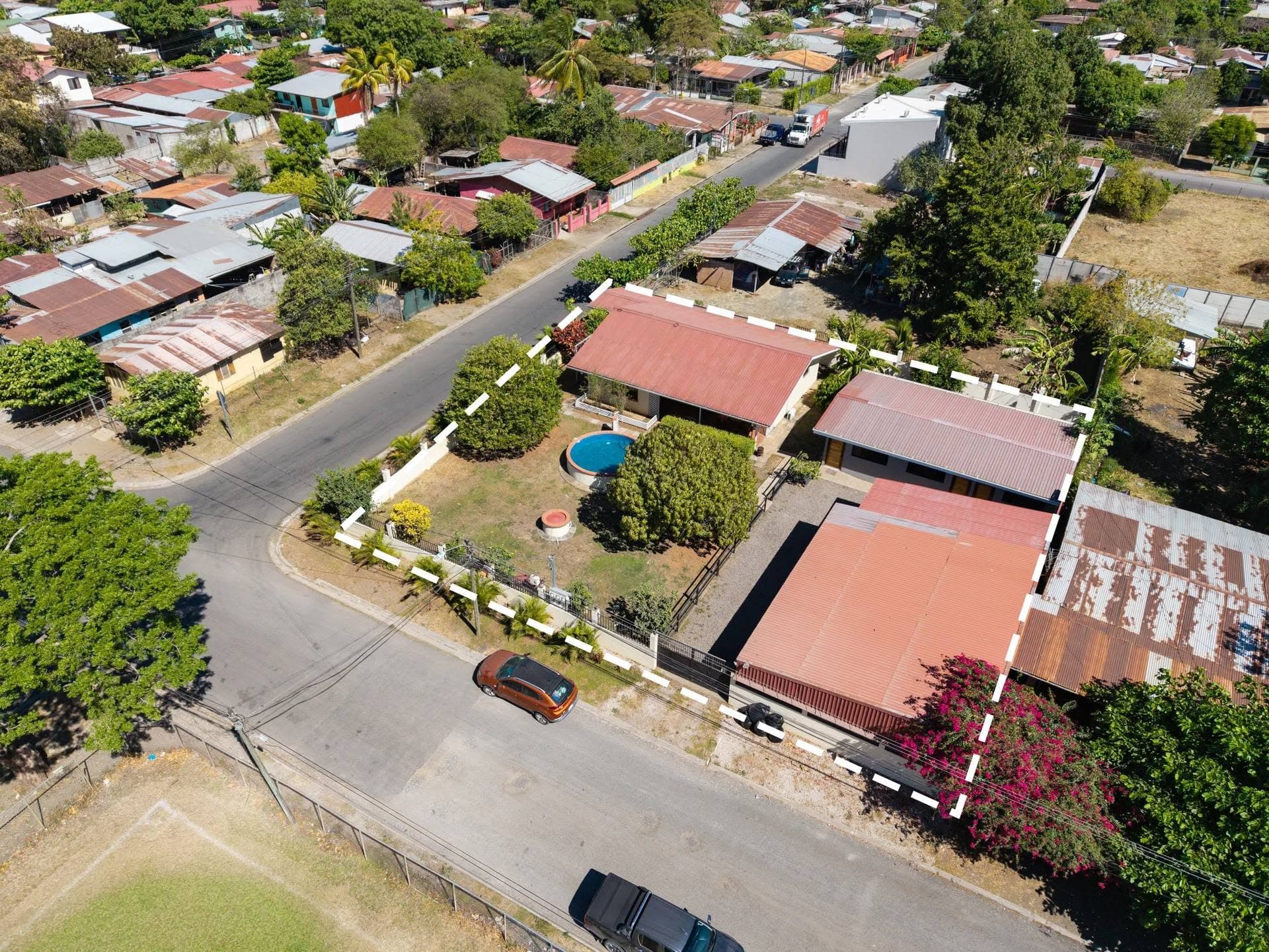 Gated Income Property in the Middle of Sardinal, photo 9