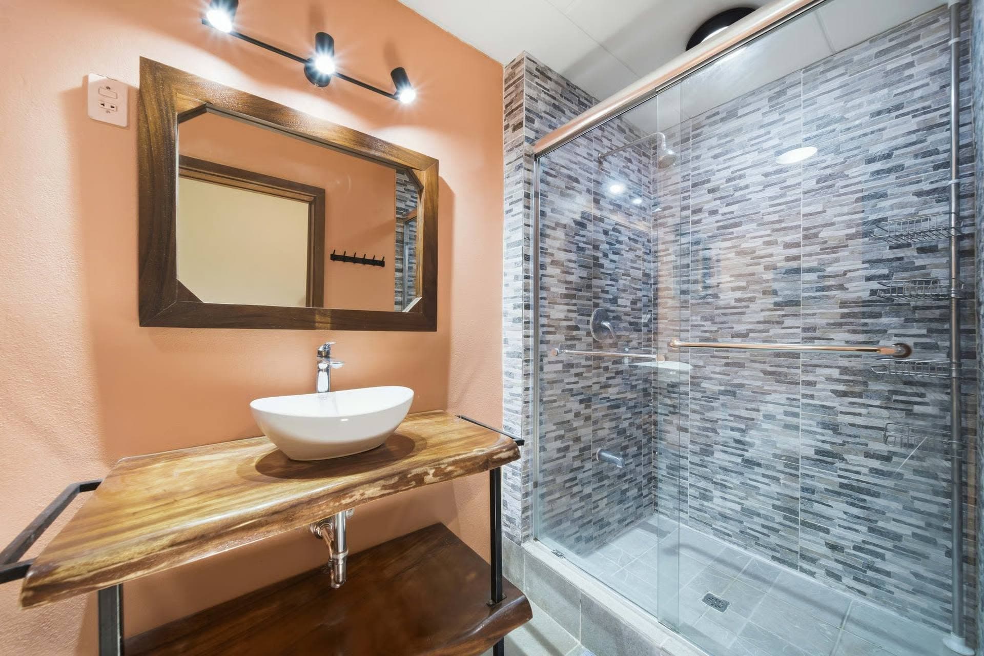 Gated Income Property in the Middle of Sardinal, photo 23