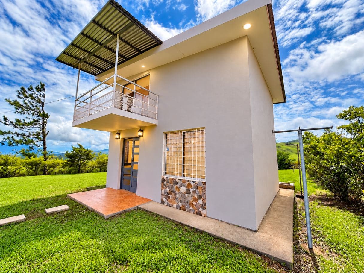 Modern Cabin on Huge Property in Tilaran near Lake Arenal Costa Rica for Sale, photo 3