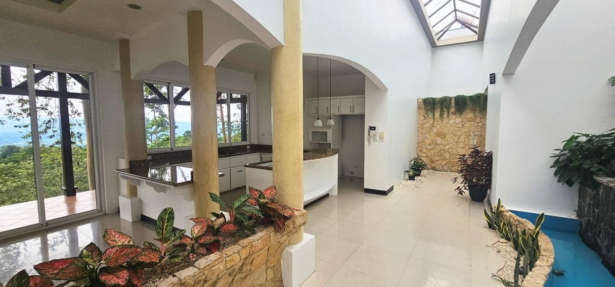 Spacious Family Home with Arenal Volcano Views in Florencia, photo 5