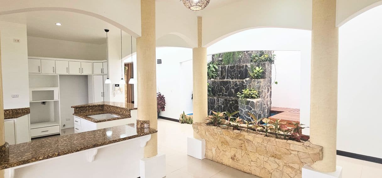Spacious Family Home with Arenal Volcano Views in Florencia, photo 10